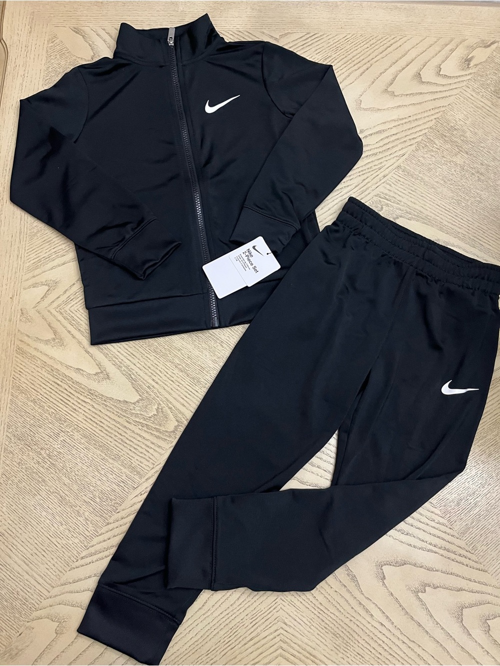 *BUNDLE* Boys Nike Jacket & Jogger Size 6